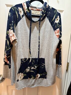 Plus women’s 1x Floral Sleeve Gray Pullover Hoodie